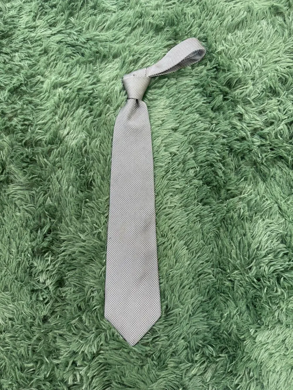 Brooks Brothers Makers All Silk Gray Blue Geometric Pattern Necktie Made in USA